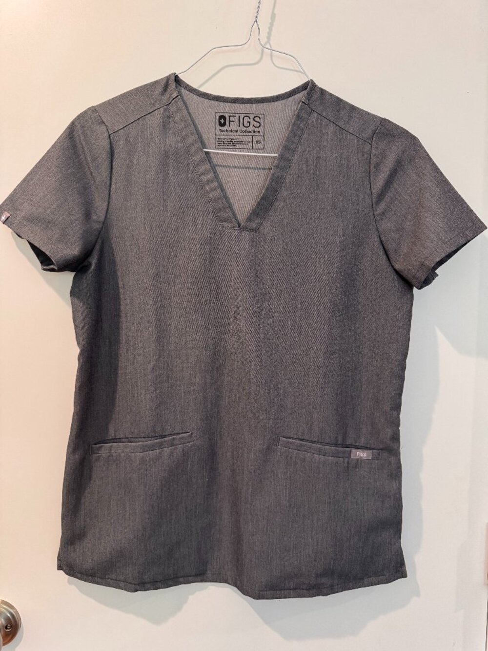 FIGS Women's Casma scrub top, size XS